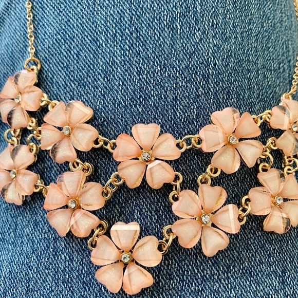 Fun Flower Petals Necklace In Pale Peach - Picture 2 of 5